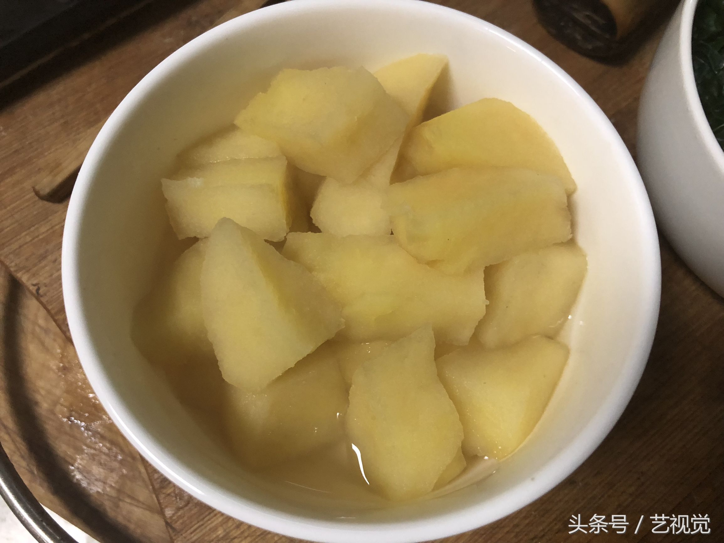 婴儿辅食，关于苹果泥的适宜性探讨——宝宝四个月能否吃苹果泥？